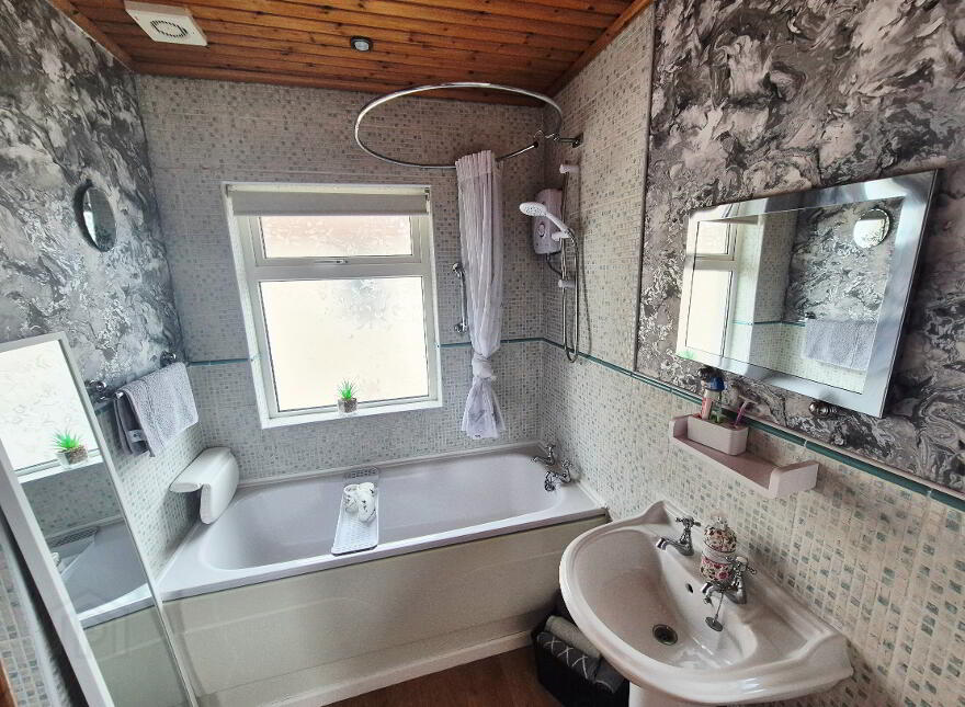 9 Windsor Place, Portrush, BT56 8JU