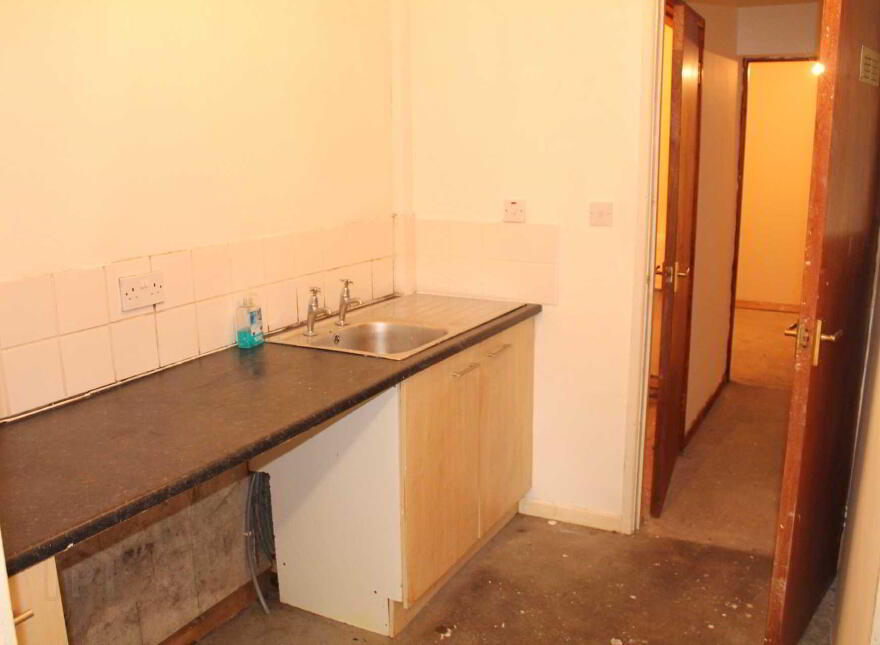 Commercial, Woodvale Road, Belfast, BT13 3BS