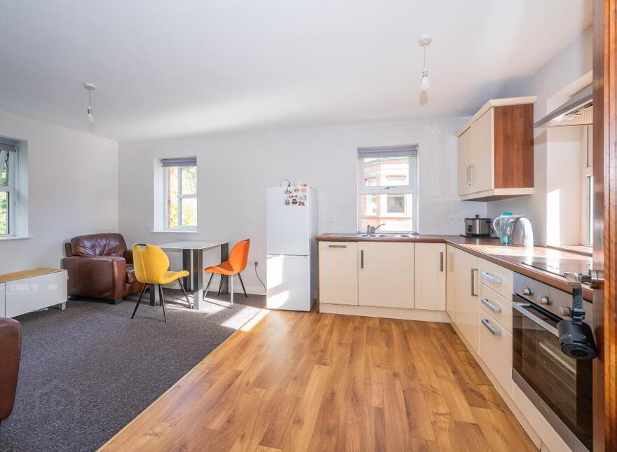 2b, 2 Deramore Drive, Belfast, BT9 5JQ