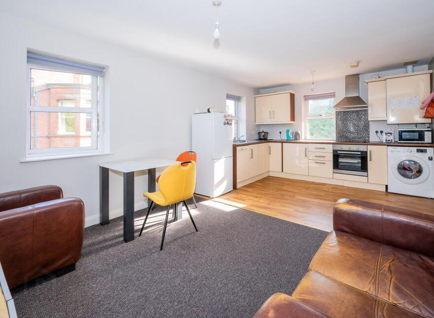 2b, 2 Deramore Drive, Belfast, BT9 5JQ