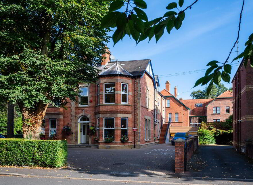 2b, 2 Deramore Drive, Belfast, BT9 5JQ photo