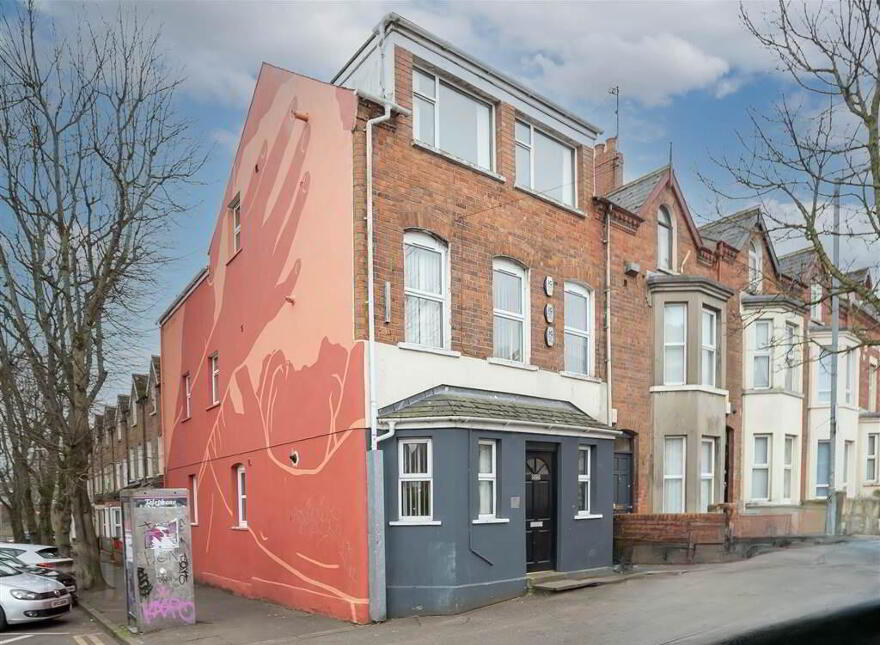 2 3 Bedroom Apartment, 46 Agincourt Avenue, Queens Quarter, Belfast, BT7 1QU photo