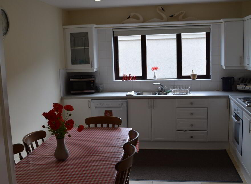 STUDENT LET, 2 Coachmans Court, Double Room Available, Portstewart, BT55 7FA