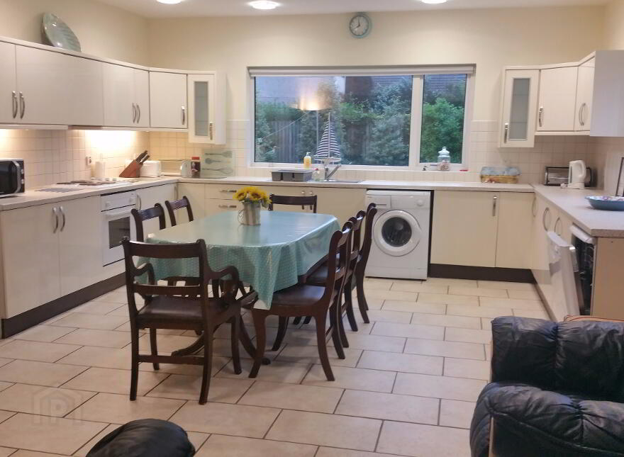 STUDENT LET, 2 Coachmans Court, Double Room Available, Portstewart, BT55 7FA