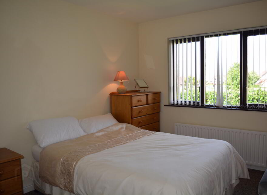 STUDENT LET, 2 Coachmans Court, Double Room Available, Portstewart, BT55 7FA