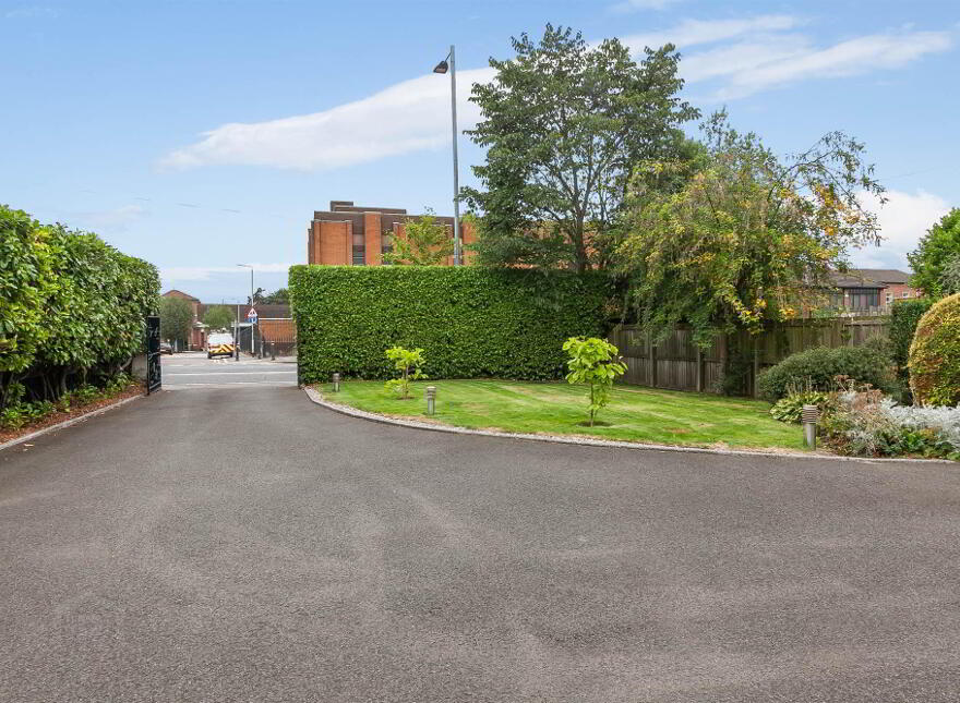 412 Upper Newtownards Road, Ballyhackamore, Belfast, BT4 3EZ