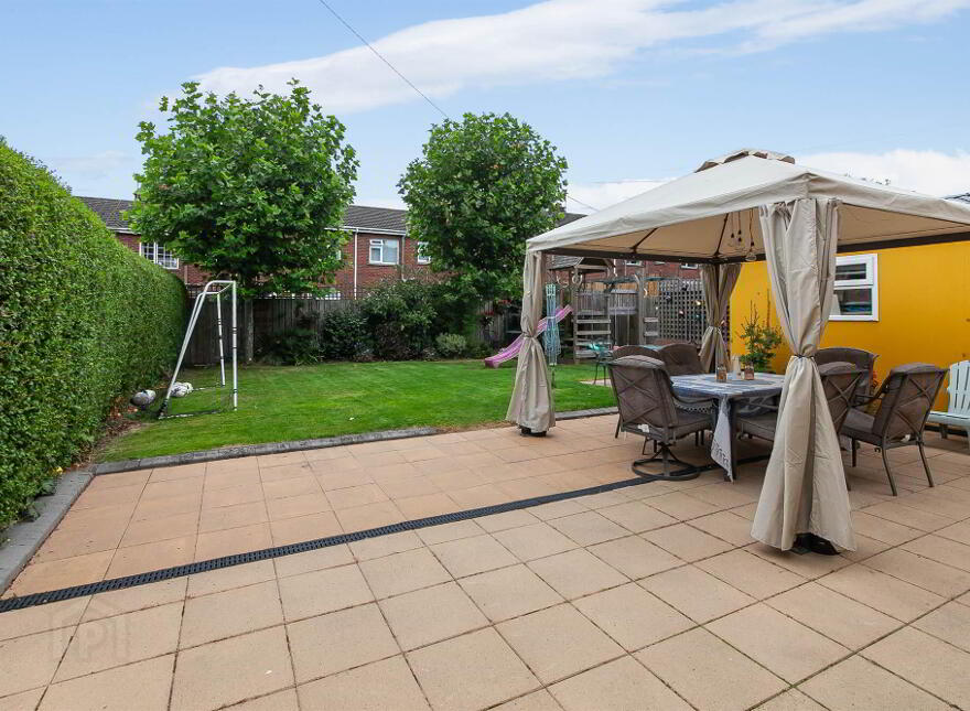 412 Upper Newtownards Road, Ballyhackamore, Belfast, BT4 3EZ