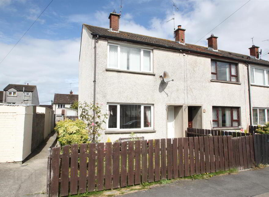 10 Westland Gardens, Crossgar, BT30 9EL photo