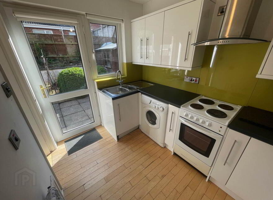 18 Beaufort Crescrent, Belfast, BT8 7UA