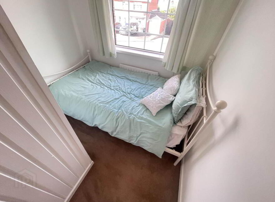 18 Beaufort Crescrent, Belfast, BT8 7UA