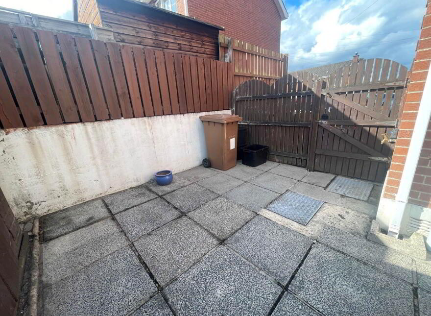 18 Beaufort Crescrent, Belfast, BT8 7UA