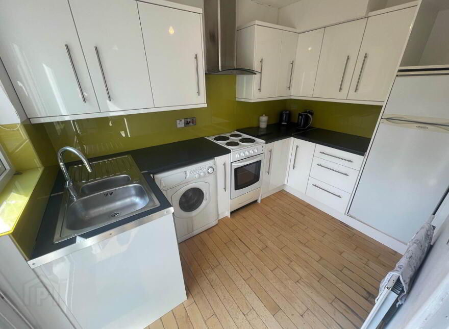 18 Beaufort Crescrent, Belfast, BT8 7UA