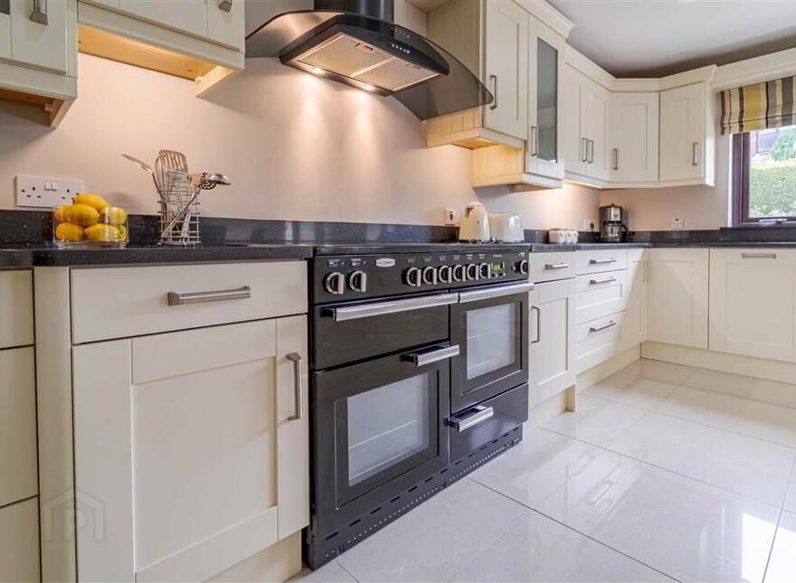 26 Magheralave Court, Lisburn, BT28 3BY