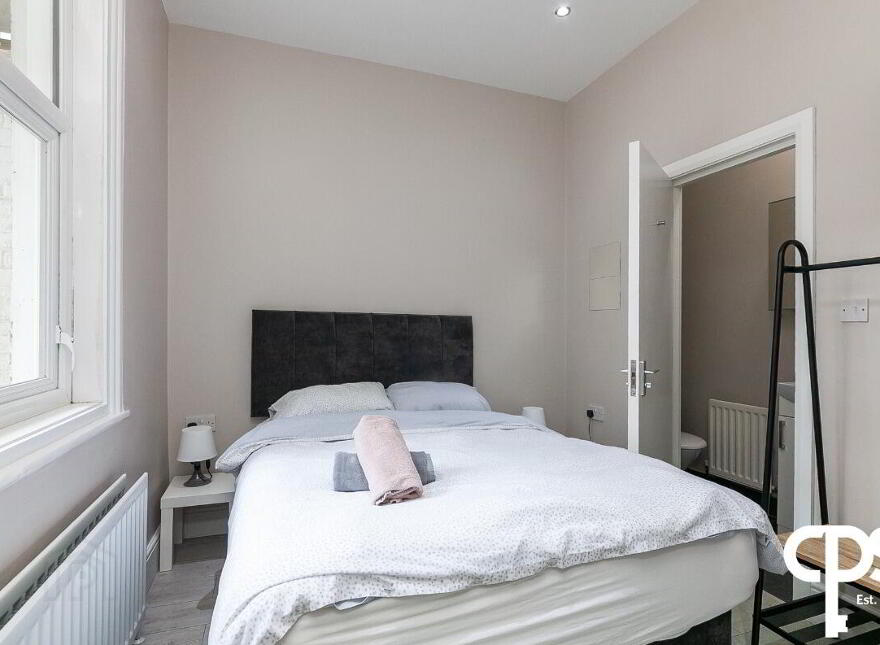 28 Wellesley Avenue, Belfast, BT9 6DG