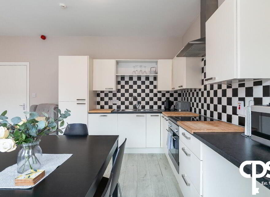 28 Wellesley Avenue, Belfast, BT9 6DG
