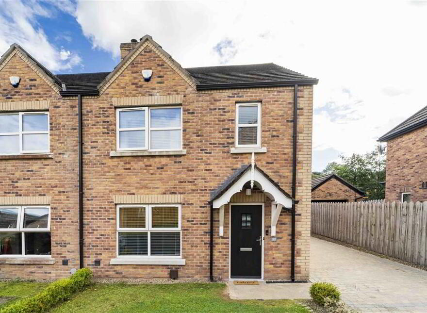 35 Belsize Meadows, Lisburn, BT27 4EH