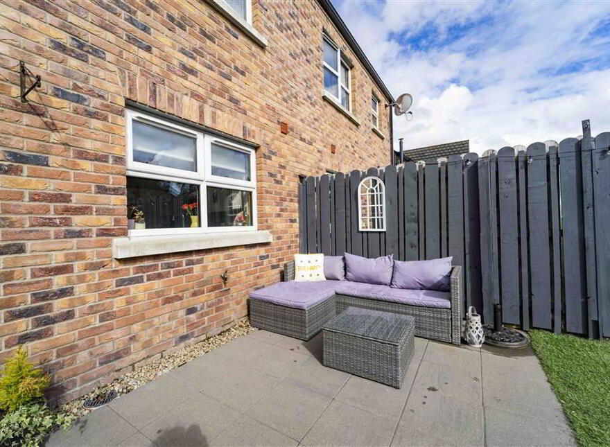 35 Belsize Meadows, Lisburn, BT27 4EH