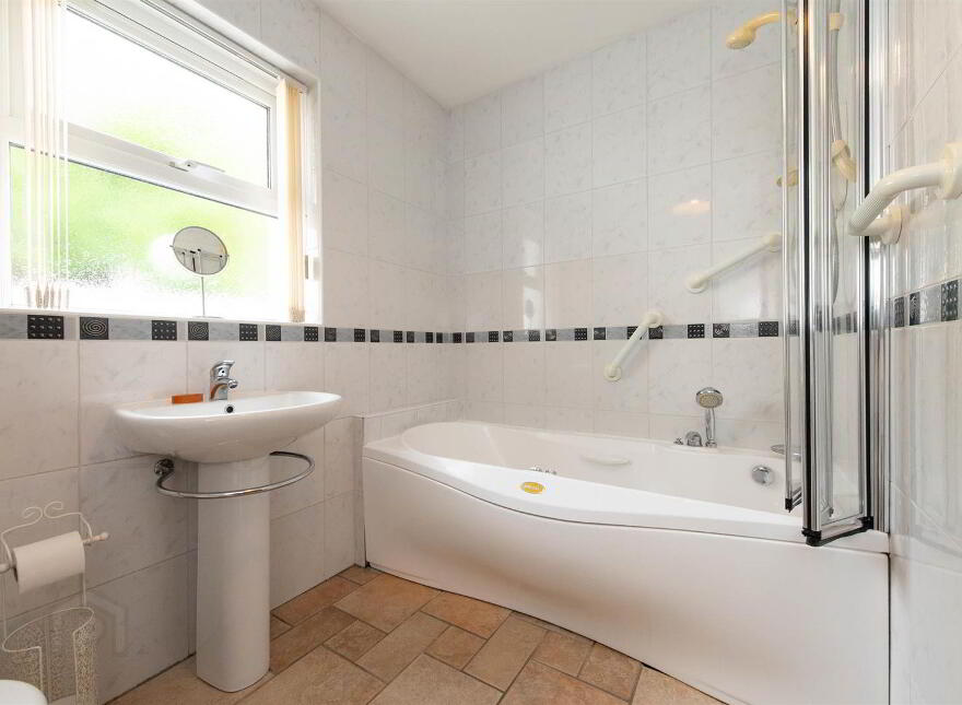 93 Dromore Road, Ballynahinch, BT24 8HU