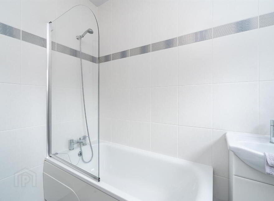 4 Lyndhurst Grove, Belfast, BT13 3PE