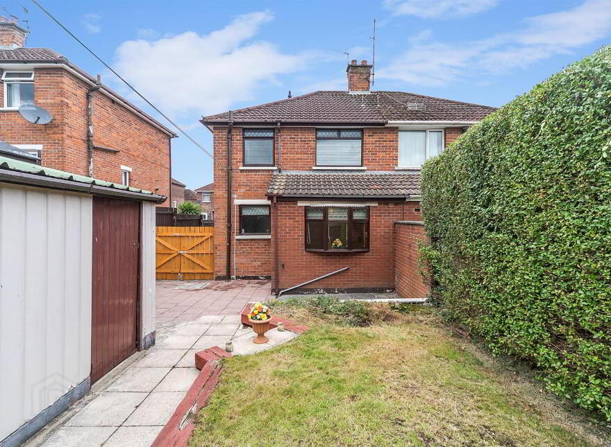 4 Lyndhurst Grove, Belfast, BT13 3PE