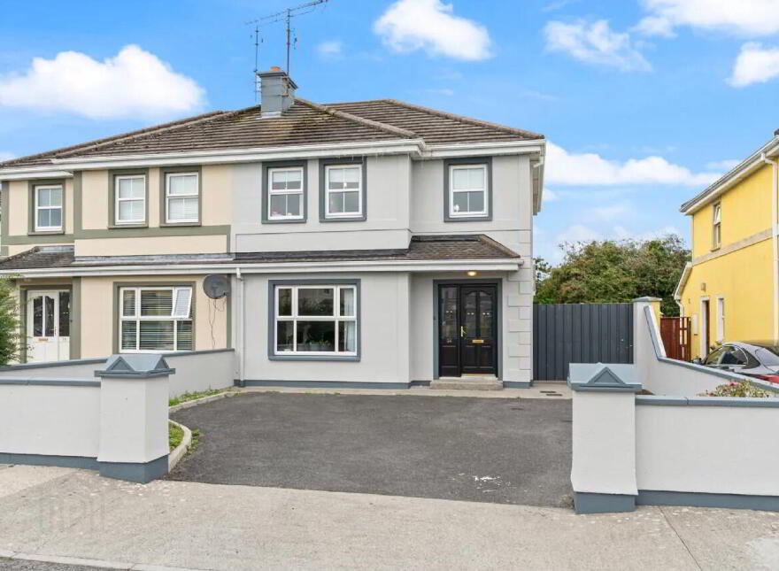 34 Elmwood, Claremorris, F12KX77 photo