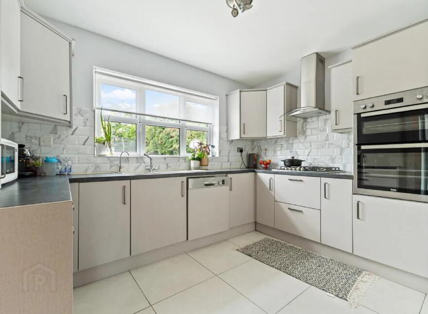34 Elmwood, Claremorris, F12KX77