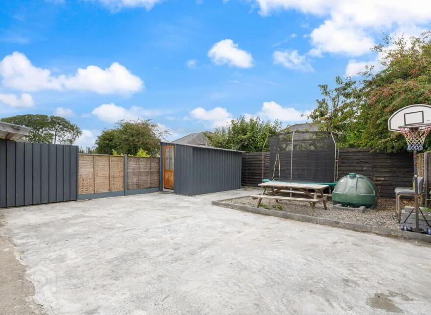 34 Elmwood, Claremorris, F12KX77