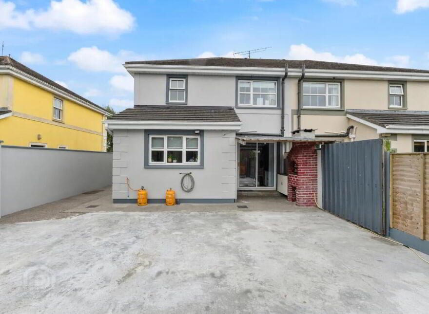 34 Elmwood, Claremorris, F12KX77