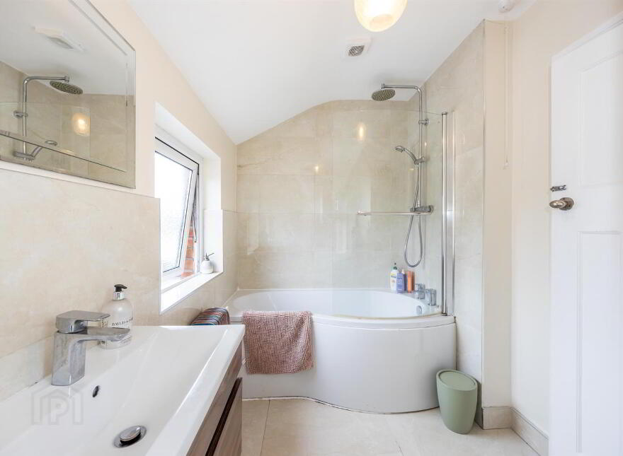8 Kingsberry Park, Rosetta, Belfast, BT6 0HT