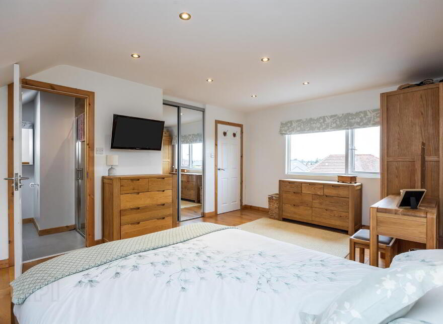 8 Kingsberry Park, Rosetta, Belfast, BT6 0HT