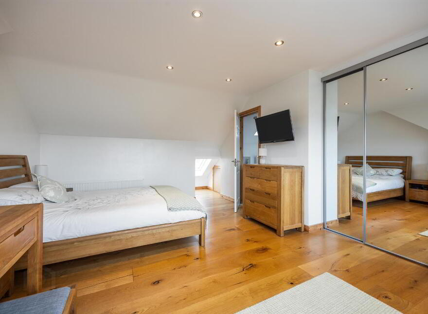 8 Kingsberry Park, Rosetta, Belfast, BT6 0HT