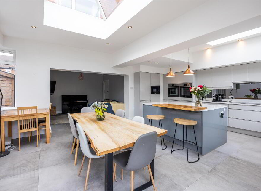 8 Kingsberry Park, Rosetta, Belfast, BT6 0HT