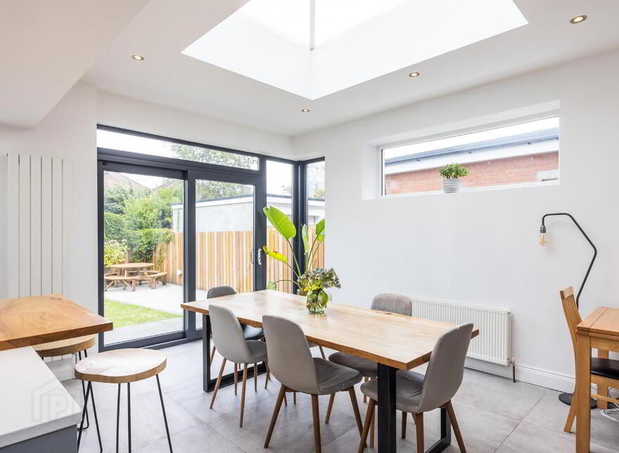 8 Kingsberry Park, Rosetta, Belfast, BT6 0HT