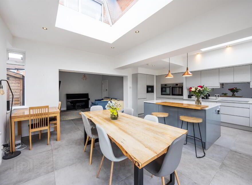 8 Kingsberry Park, Rosetta, Belfast, BT6 0HT