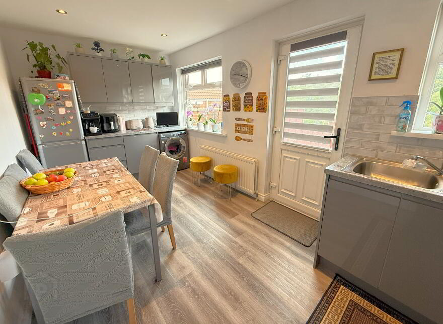 16 Mandeville Avenue, Lisburn, BT27 5AL