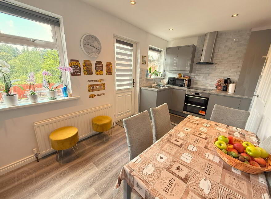16 Mandeville Avenue, Lisburn, BT27 5AL