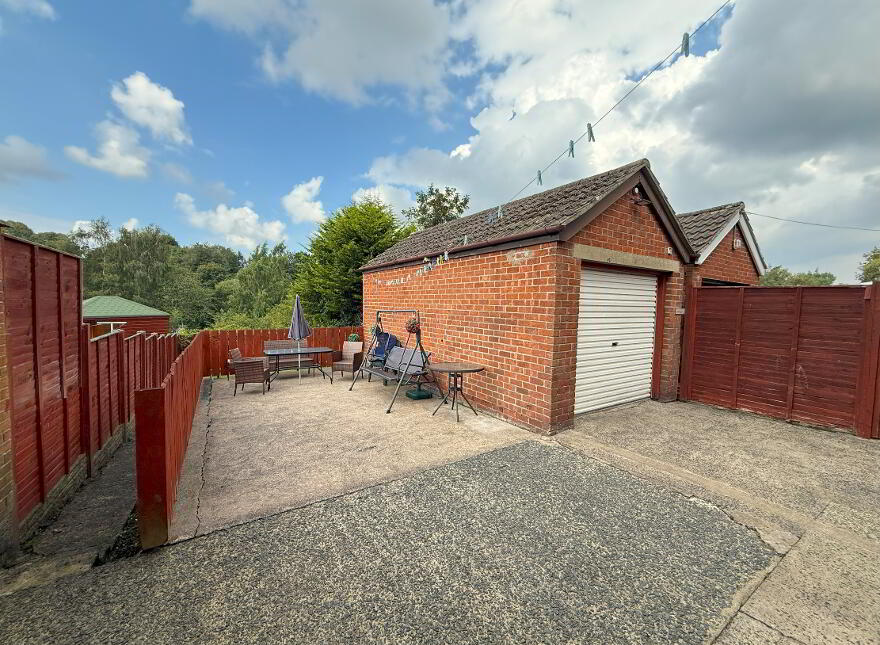 16 Mandeville Avenue, Lisburn, BT27 5AL
