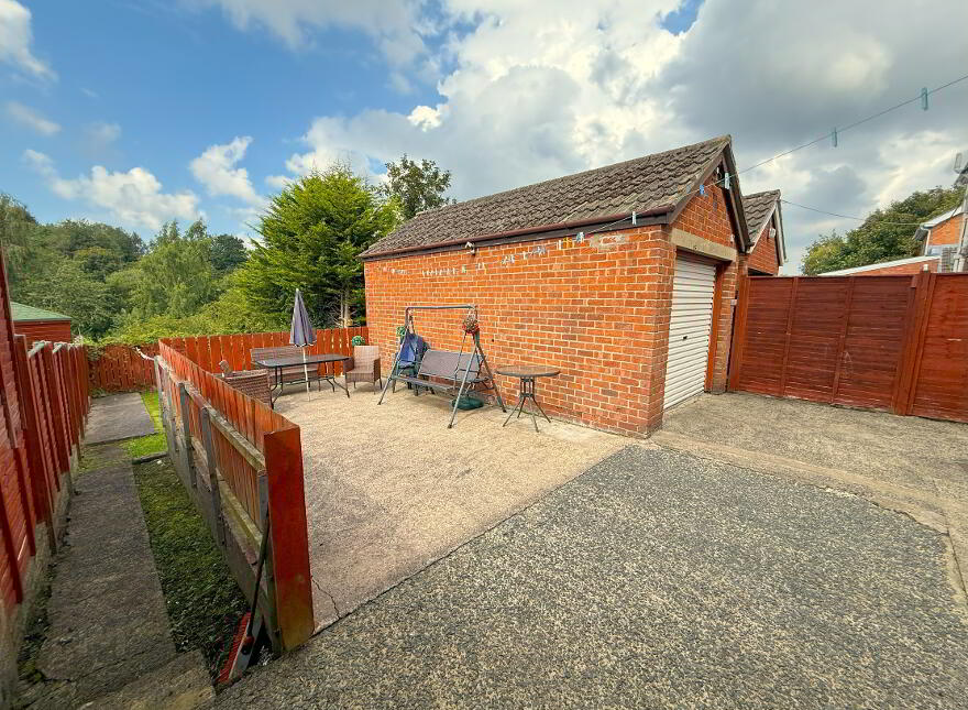 16 Mandeville Avenue, Lisburn, BT27 5AL