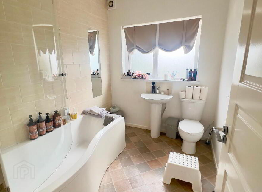18 Circular Road, Larne, BT40 1HW