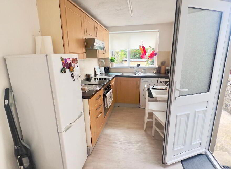 18 Circular Road, Larne, BT40 1HW