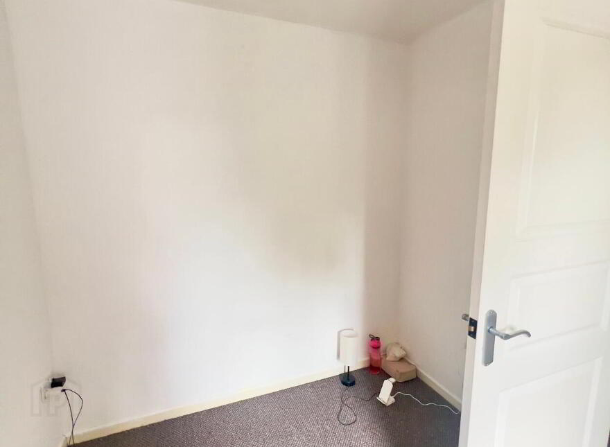 18 Circular Road, Larne, BT40 1HW