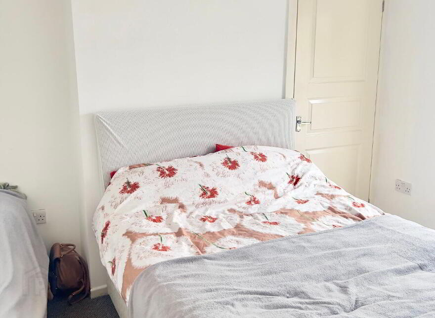 18 Circular Road, Larne, BT40 1HW