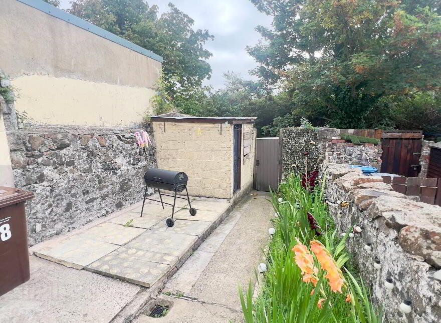 18 Circular Road, Larne, BT40 1HW