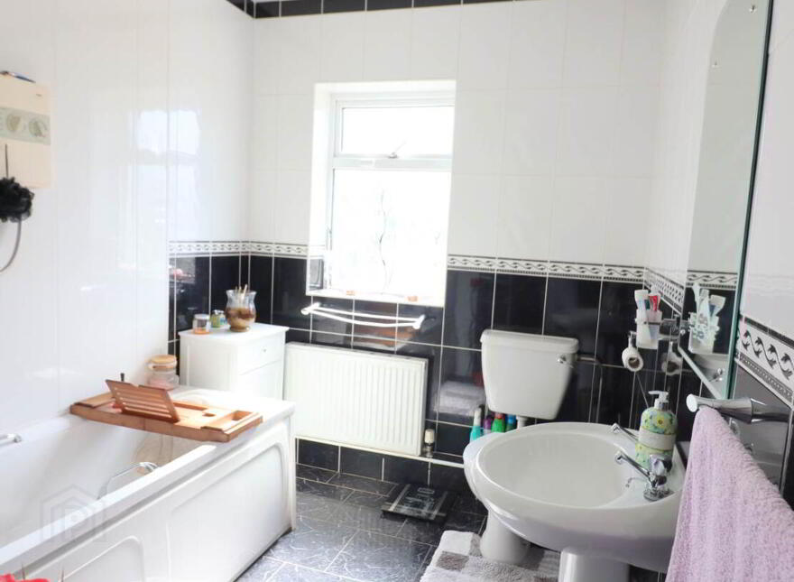 Carnmore West, Carnmore, H91E198