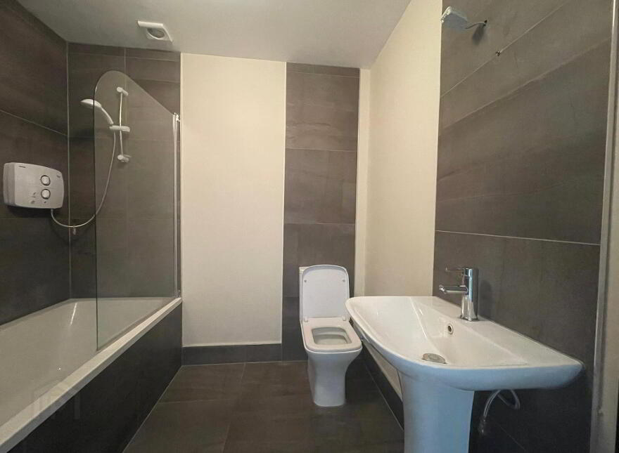 17 Quay West, Cootehall, Boyle, F52WC57