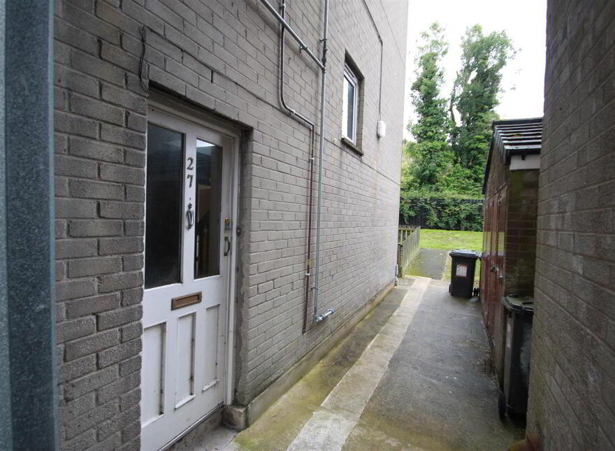 27 Hillcrest Drive, Ballynahinch, BT24 8HE