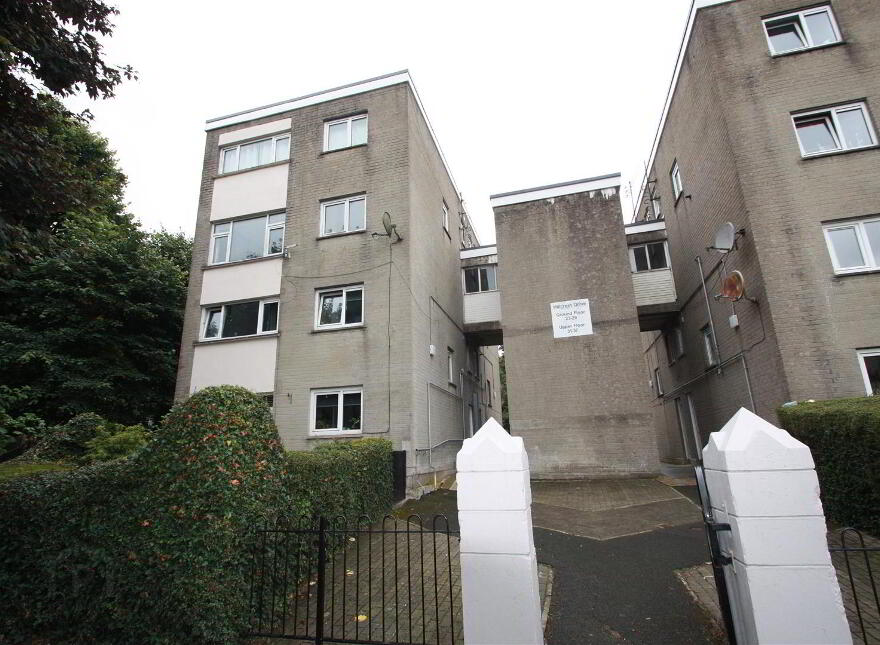 27 Hillcrest Drive, Ballynahinch, BT24 8HE photo