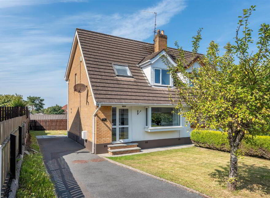28 Alveston Park, Carryduff, Belfast, BT8 8RP photo