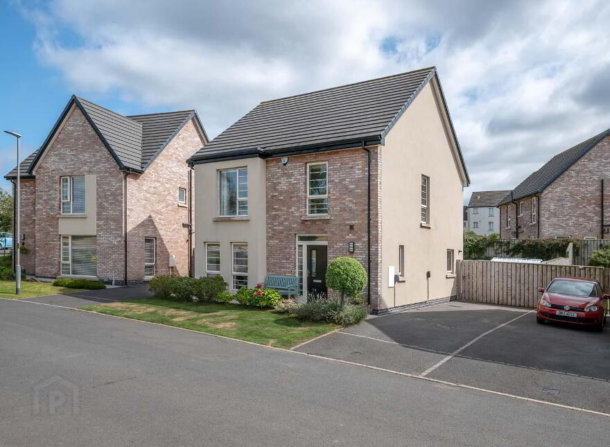 36 Woodbrook Walk, Lisburn, BT28 2ZY