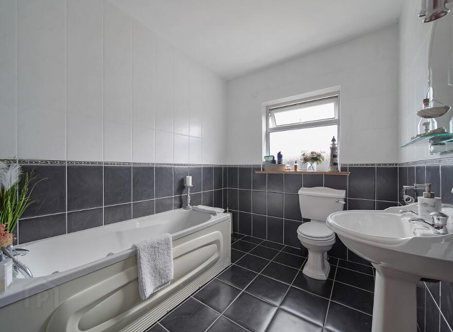 Slieve League House, Teelin, Carrick, F94YD23